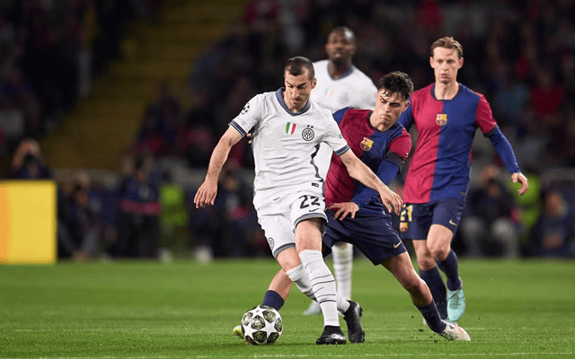 致敬球队传奇，多特官方商城为球迷免费印11号罗伊斯（多特蒙德官方商城免费印制罗伊斯11号 致敬球队传奇）