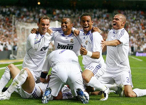 泰伦·卢：赛中我不知道哈登得了多少分，他在进攻端扛着我们