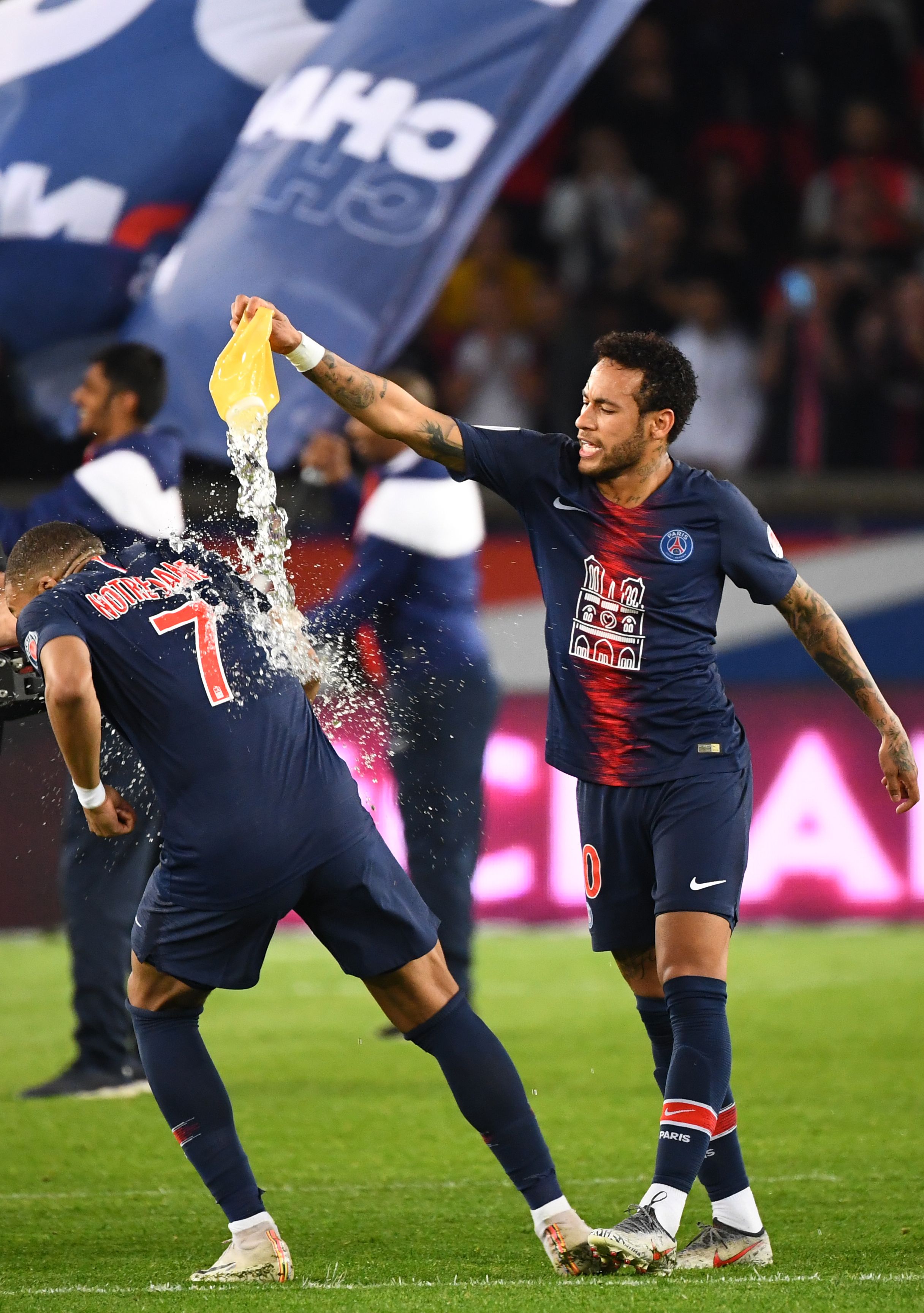 贝林厄姆连续5轮西甲破门 比肩本泽马C罗（贝林厄姆西甲五连破门 纪录比肩本泽马、C罗）