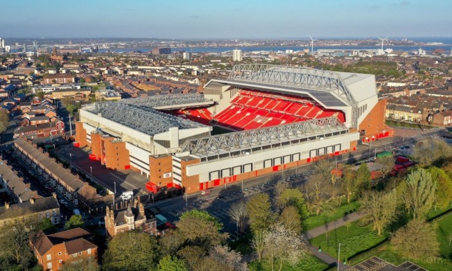 美记：鹈鹕球员和管理层认为威利·格林执教时，不严格约束锡安（美记称：鹈鹕球员与管理层认为威利·格林对锡安管控不严）