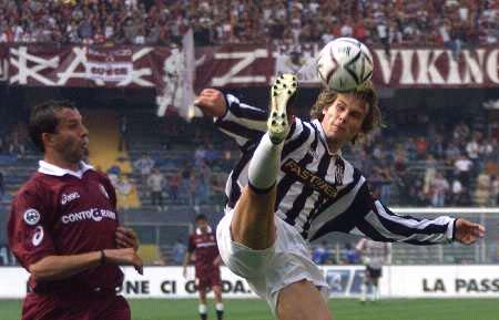 巴萨官方：佩德里肌肉不适，保险起见将无缘对阵黄潜（巴萨官宣：佩德里肌肉不适，谨慎起见缺席对阵黄潜）