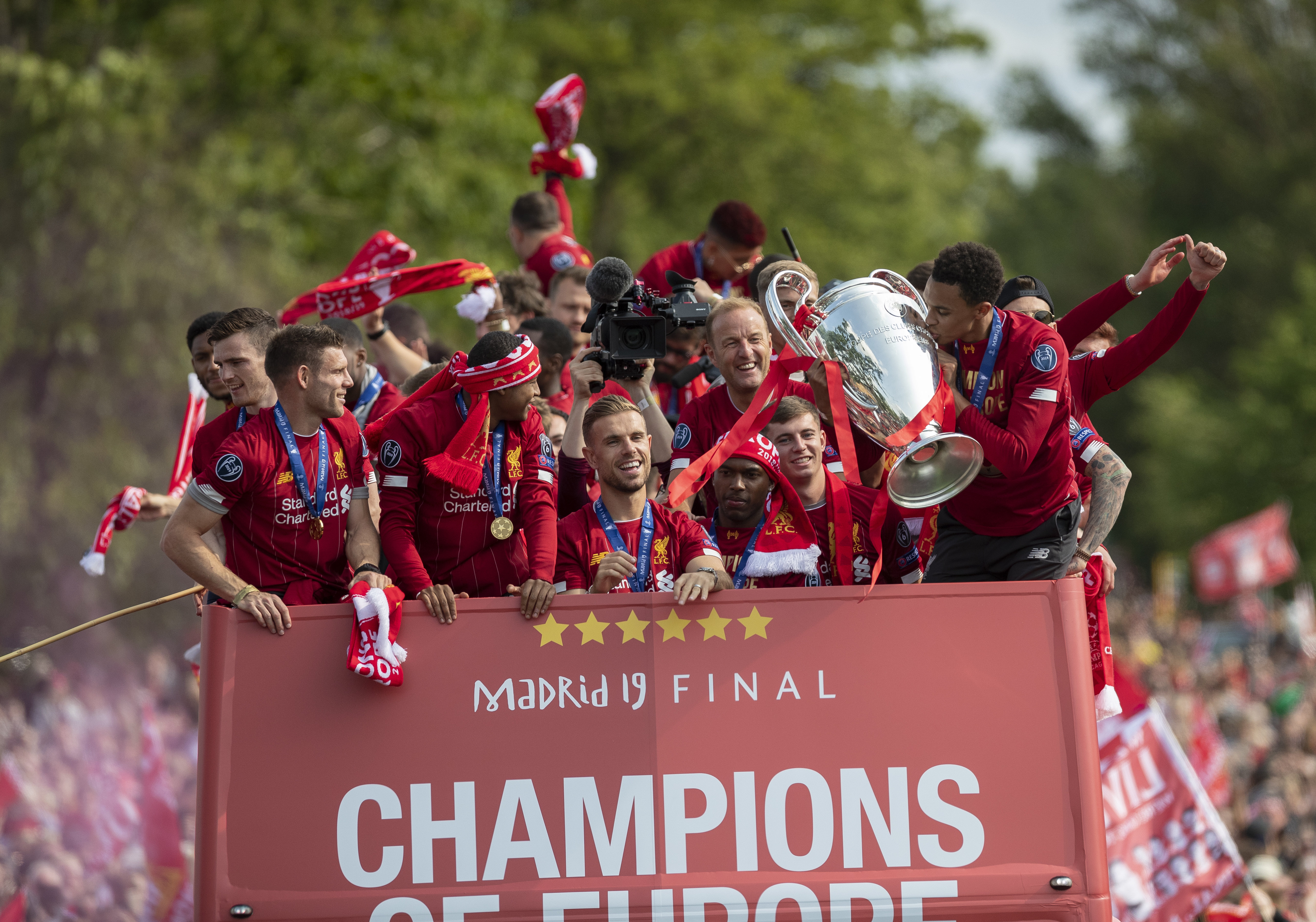 19岁192天，韦德拉奥果成为近71年德国队首秀破门最年轻球员（19岁192天，韦德拉奥果刷新德国队近71年来首秀进球最年轻纪录）