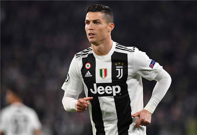 队报：法国队世界杯26人大名单已经确定16人，竞争很激烈（队报：法国队世界杯26人名单已锁定16席，名额之争白热化）