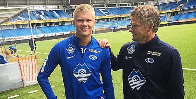 英超战报：皮诺、穆尼奥斯斩联赛首球，水晶宫2-0轻取狼队（英超快讯：水晶宫2-0击退狼队，皮诺与穆尼奥斯收获英超处子球）