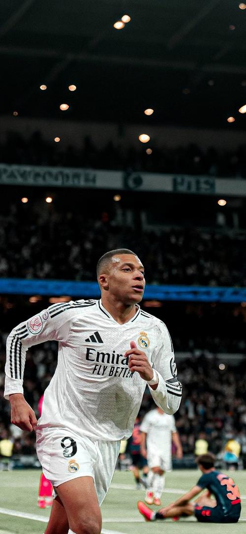 一己之力抹平分差！奎因第三节6中6狂轰21分5助攻