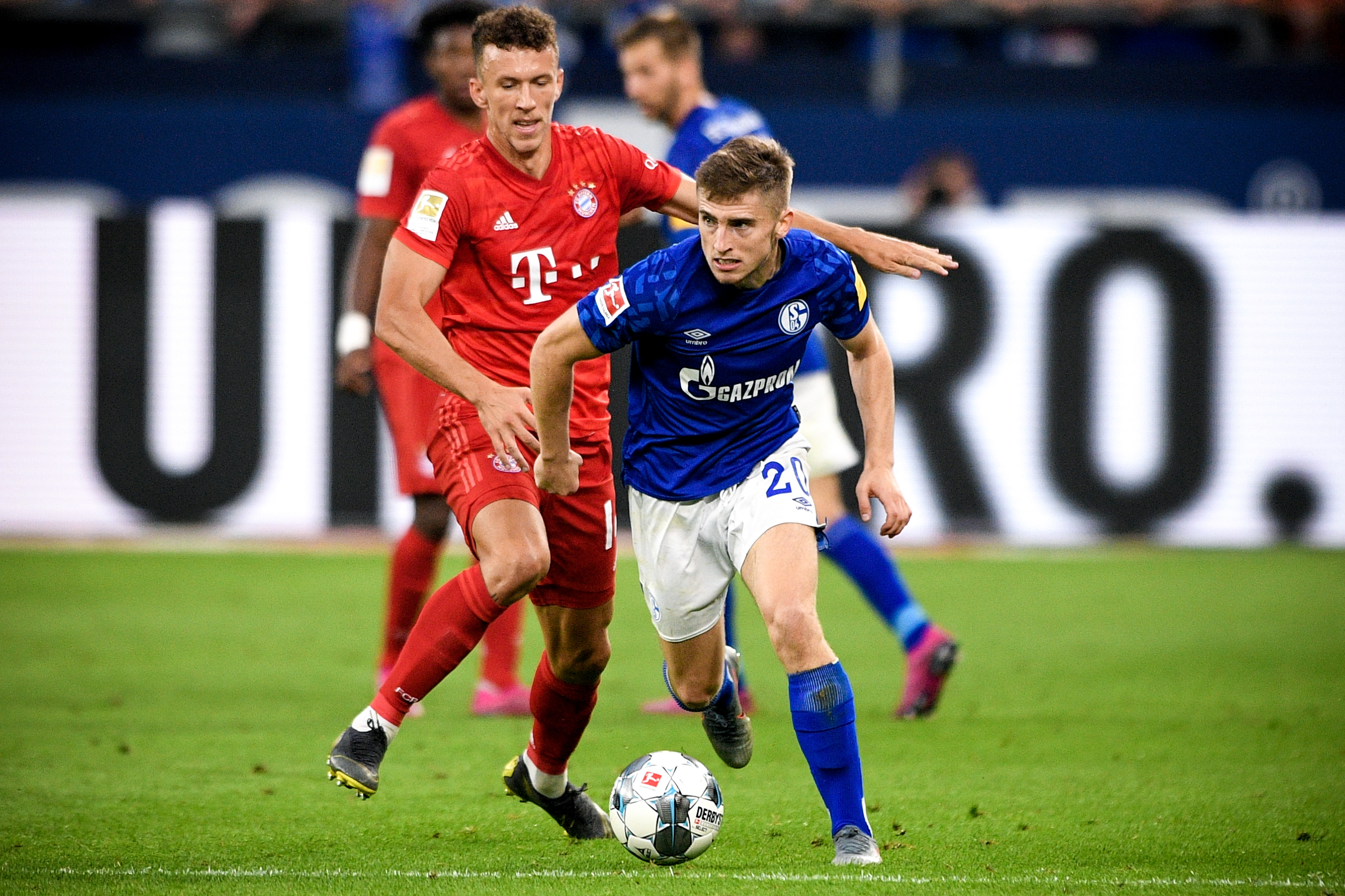 NBA杯8强战东部对阵出炉：魔术vs热火、尼克斯vs猛龙（NBA杯东部8强对阵揭晓：魔术战热火，尼克斯迎战猛龙）