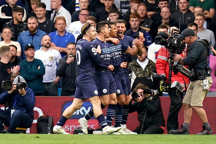 詹姆斯生涯关键时刻出手至少4次投篮的比赛，命中率达59%（詹姆斯职业生涯关键时刻单场出手≥4次时，投篮命中率高达59%）