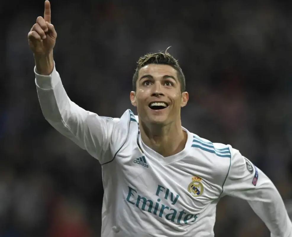 国米vs科莫首发：索默、泽林斯基先发，劳塔罗搭档图拉姆（国际米兰战科莫首发：索默、泽林斯基出战，劳塔罗联手图拉姆）