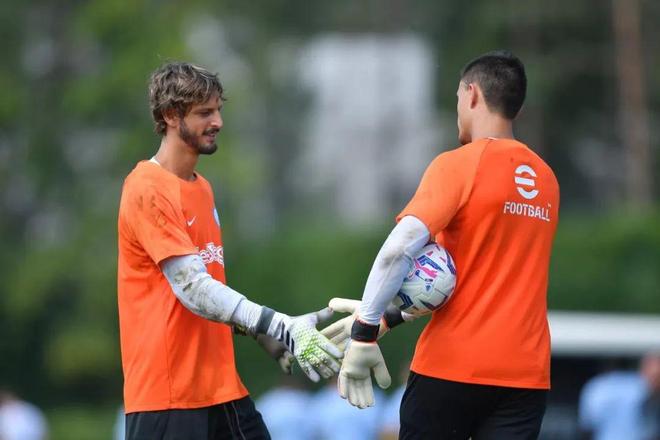 官方：切尔西签下18岁前锋杰西-德里，签约至2029年（官宣：18岁前锋杰西-德里加盟切尔西，合同至2029年）