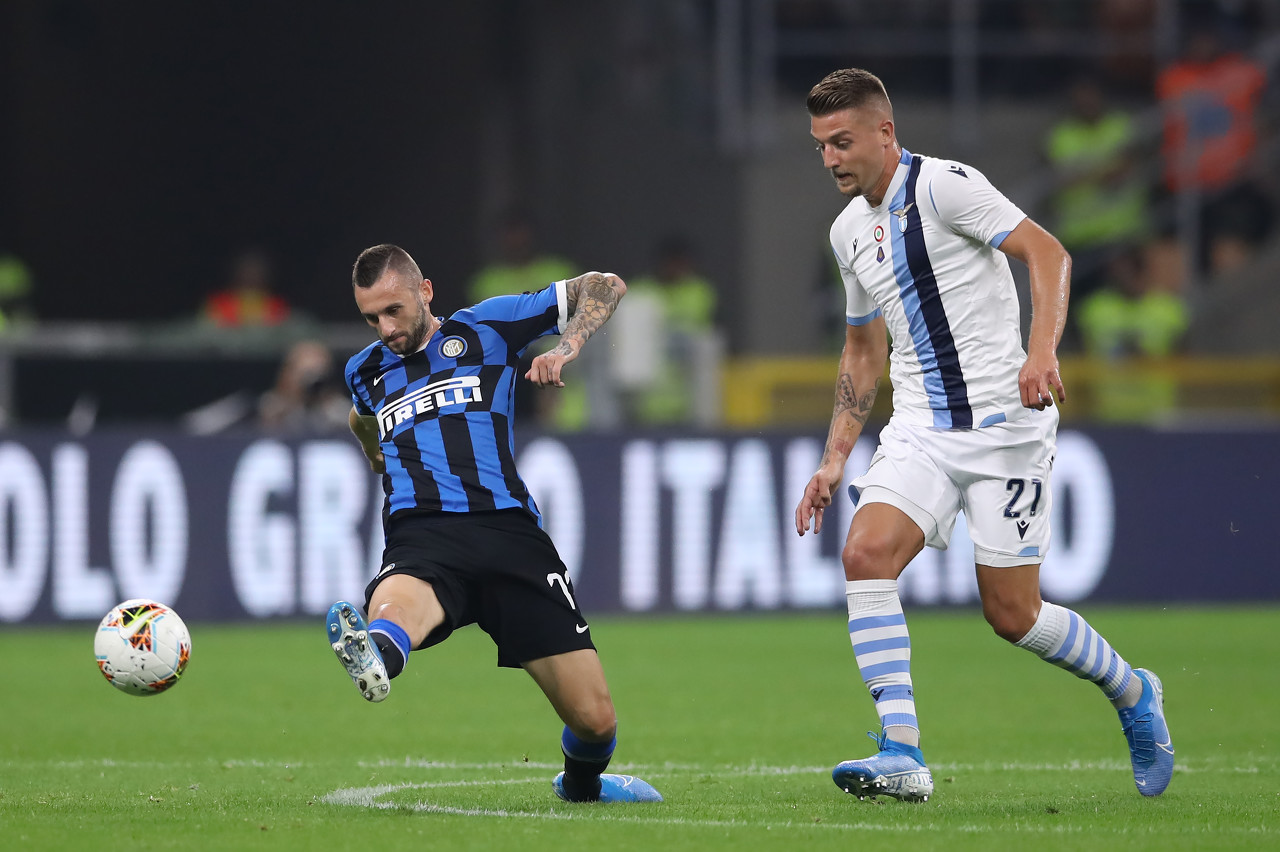 一日英超动向：曼城再具争冠实力，萨拉赫猛批斯洛特引发矛盾（英超一日观察：曼城重现争冠火力，萨拉赫怒斥斯洛特掀风波）