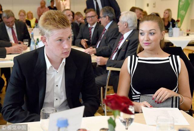 C罗打趣：詹姆斯是个好人，但我头发比他多！（C罗调侃：詹姆斯人很好，不过我头发比他多！）