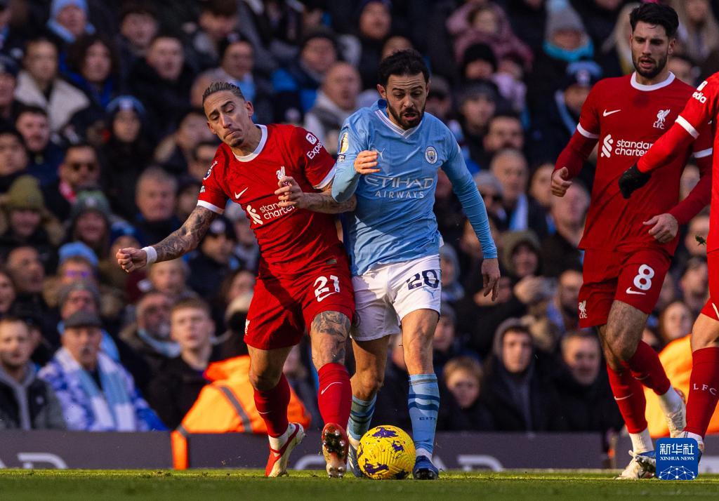 狂砍24+14+13，他疯狂爆发，再创历史神迹，谁说他没实力了？（砍下24+14+13，状态全面引爆，再刷历史纪录，还敢说他不行吗？）